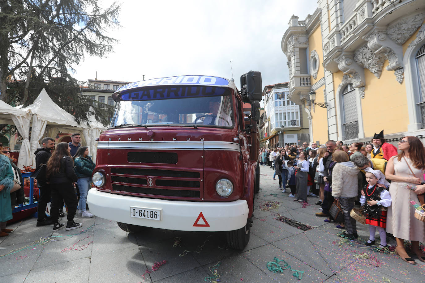 Todas las fotos del desfile de carrozas de las fiestas de El Bollo de Avilés