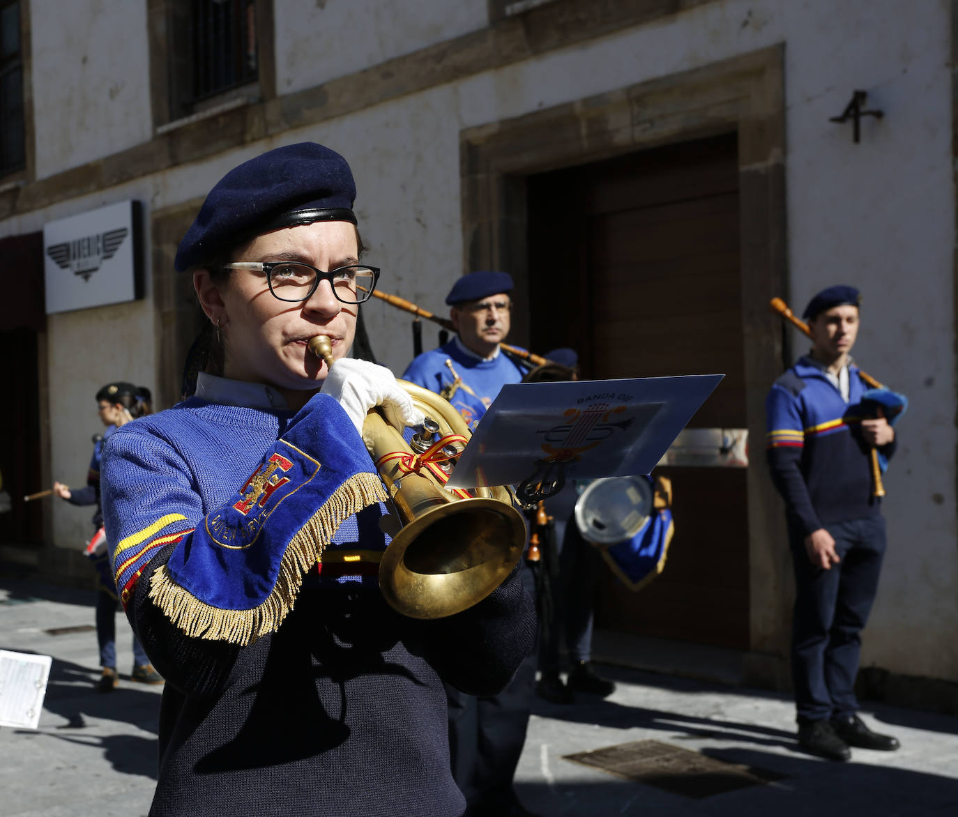 Y la Virgen de la Alegría se reencontró con su hijo frente al Cantábrico