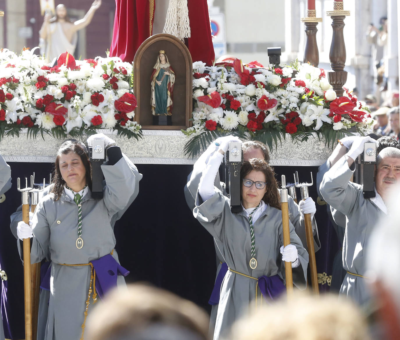 Y la Virgen de la Alegría se reencontró con su hijo frente al Cantábrico