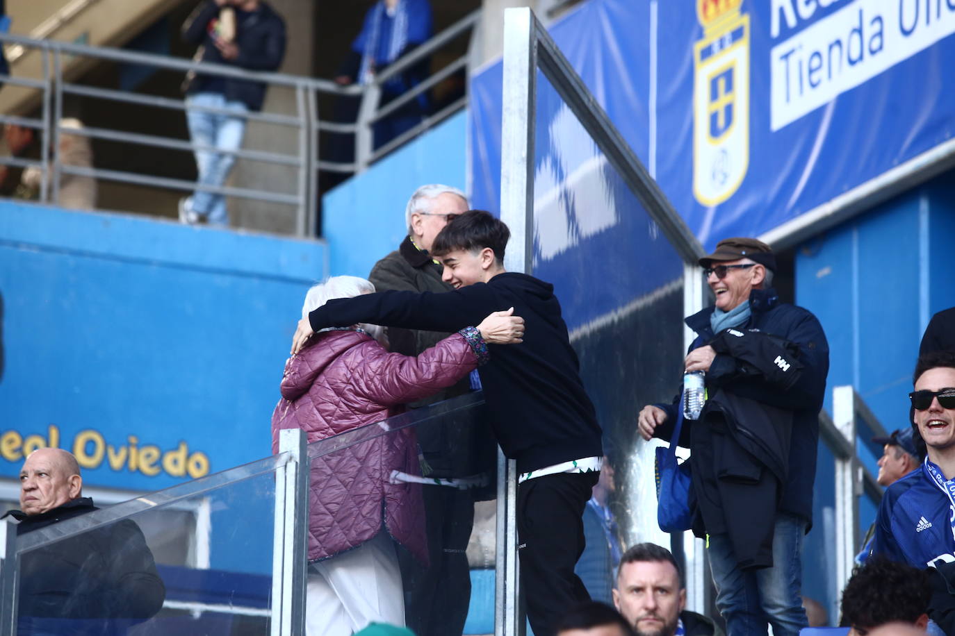 ¿Estuviste en el Real Oviedo - Villarreal B? ¡Búscate en las fotos!