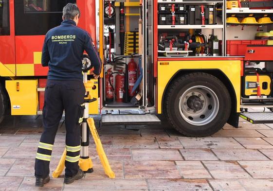 Efectivos de Bomberos del Consorcio Provincial rescataron el cuerpo de la víctima.