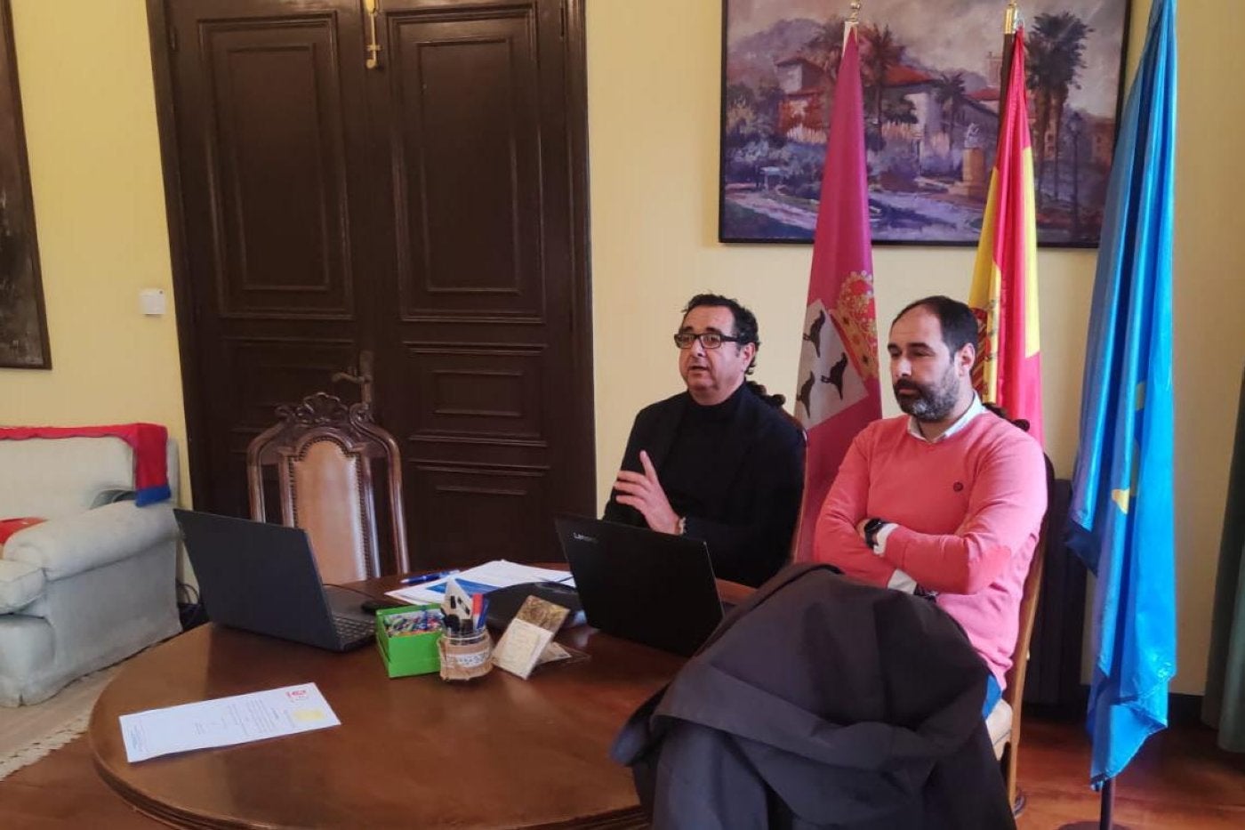 Julio González y David Álvarez en el Ayuntamiento.