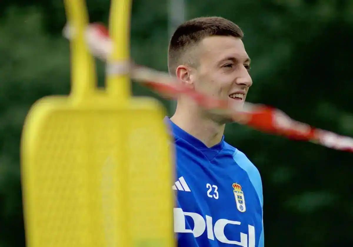 Abel Bretones, en un entrenamiento del Oviedo.