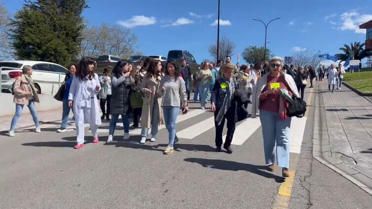 Protesta de los trabajadores del Hospital de Jove