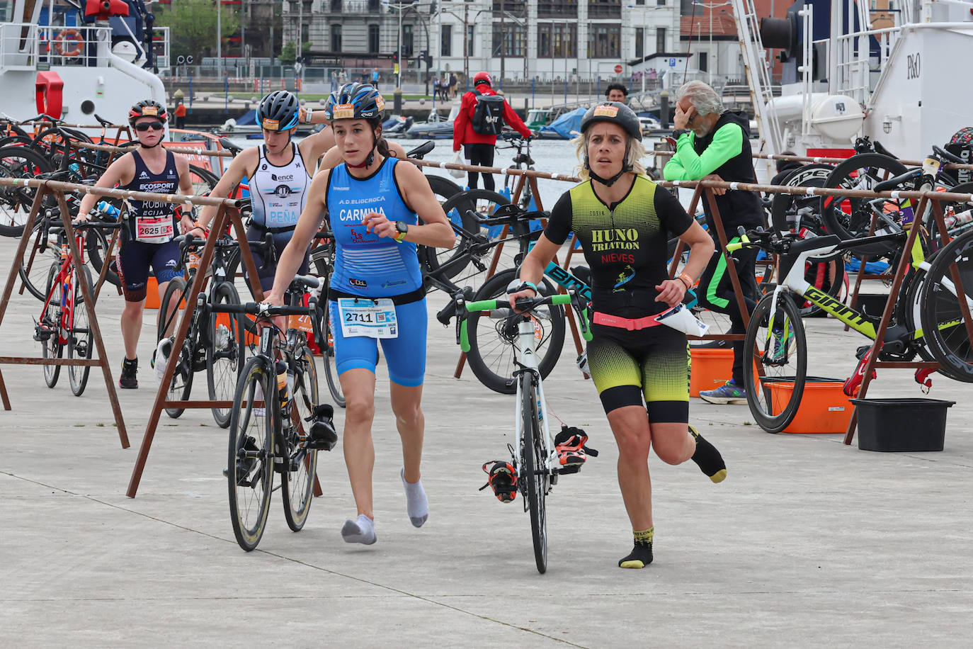 Las imágenes que deja la primera jornada del Duatlón en Avilés