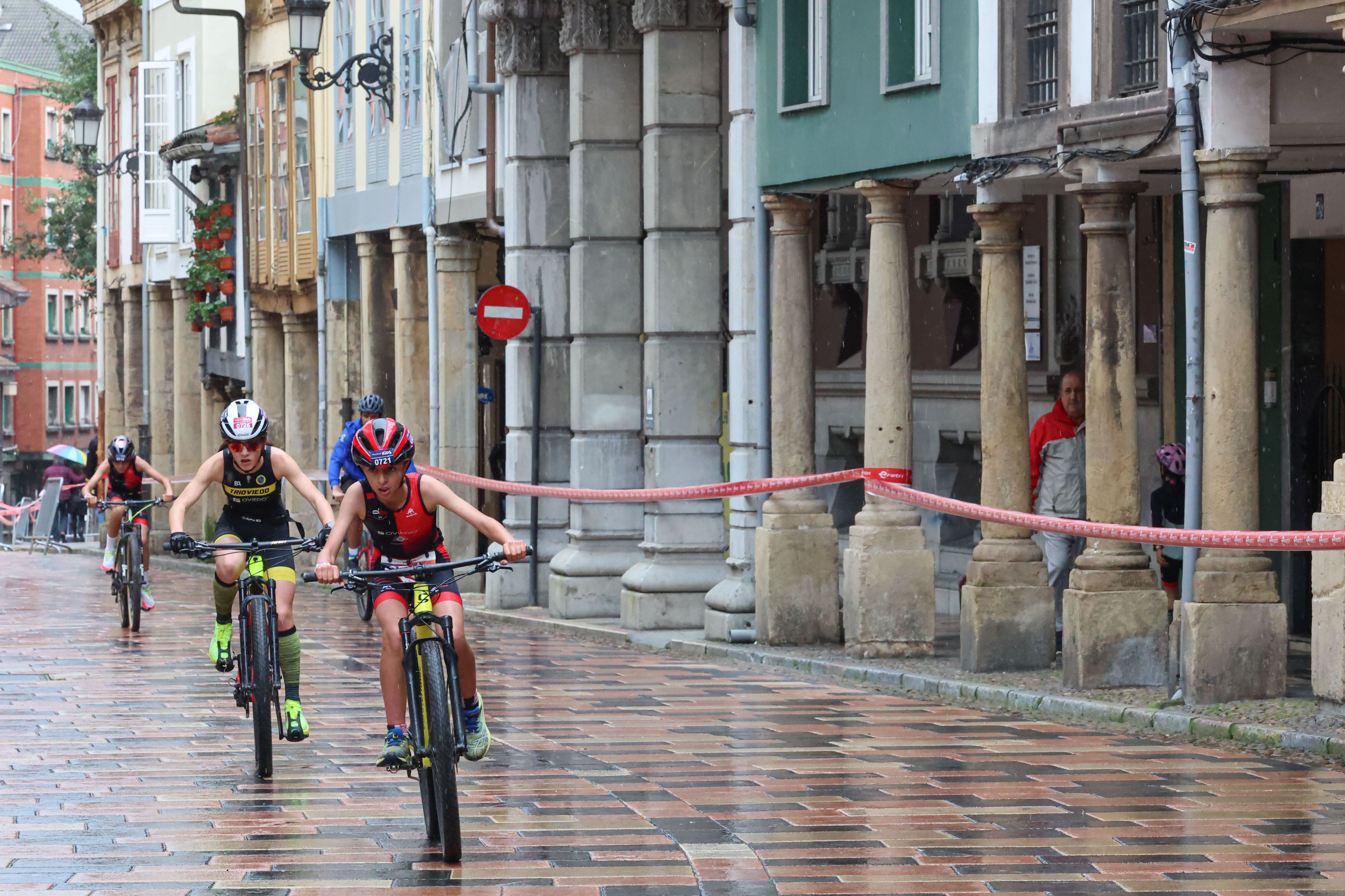 Las imágenes que deja la primera jornada del Duatlón en Avilés