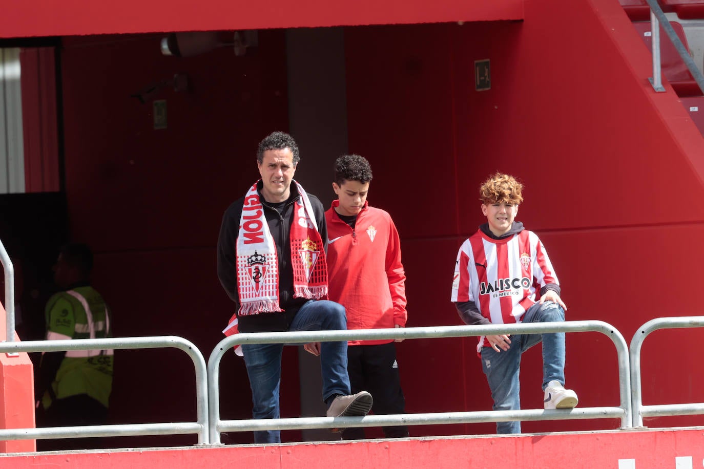 ¿Estuviste animando al Sporting ante el Mirandés? ¡Búscate en las fotos en Anduva!