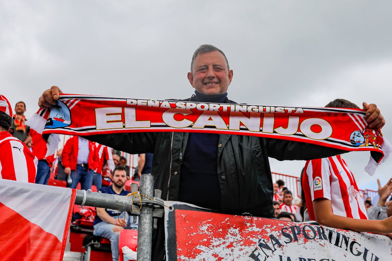 ¿Estuviste animando al Sporting ante el Mirandés? ¡Búscate en las fotos en Anduva!