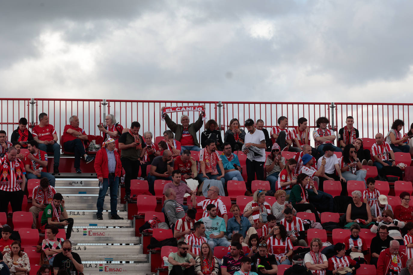 ¿Estuviste animando al Sporting ante el Mirandés? ¡Búscate en las fotos en Anduva!