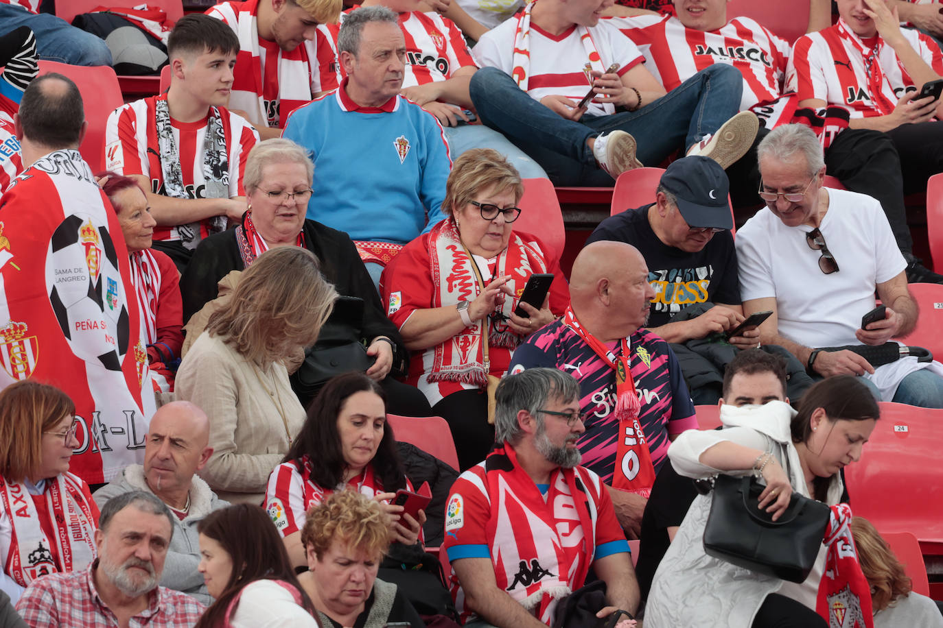 ¿Estuviste animando al Sporting ante el Mirandés? ¡Búscate en las fotos en Anduva!