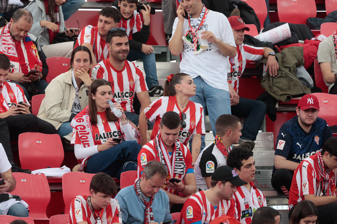 ¿Estuviste animando al Sporting ante el Mirandés? ¡Búscate en las fotos en Anduva!