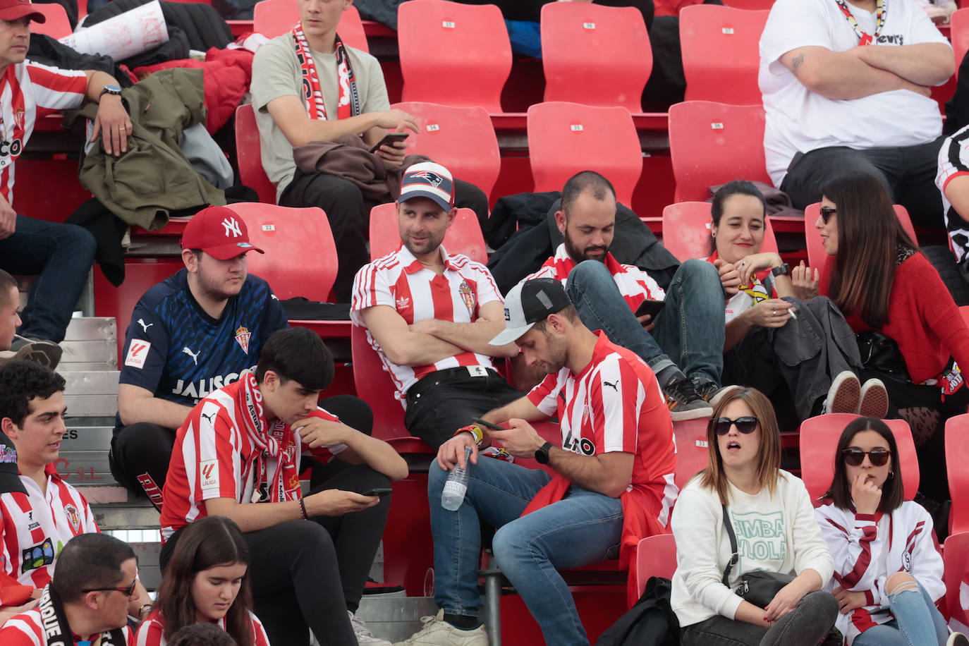 ¿Estuviste animando al Sporting ante el Mirandés? ¡Búscate en las fotos en Anduva!