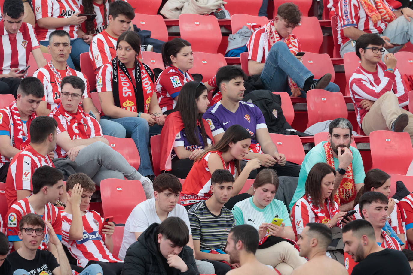 ¿Estuviste animando al Sporting ante el Mirandés? ¡Búscate en las fotos en Anduva!