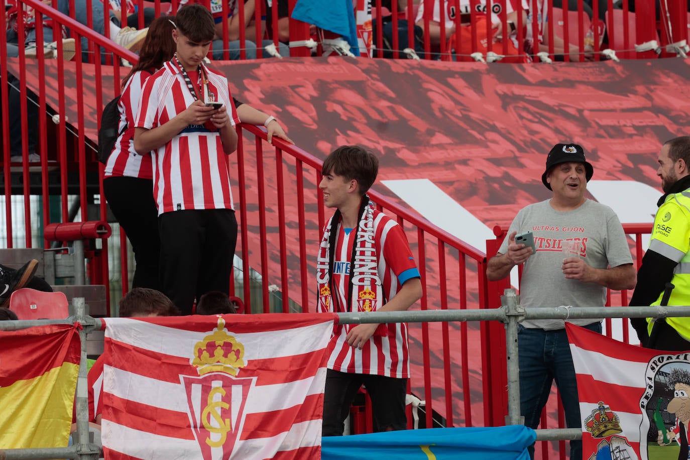 ¿Estuviste animando al Sporting ante el Mirandés? ¡Búscate en las fotos en Anduva!