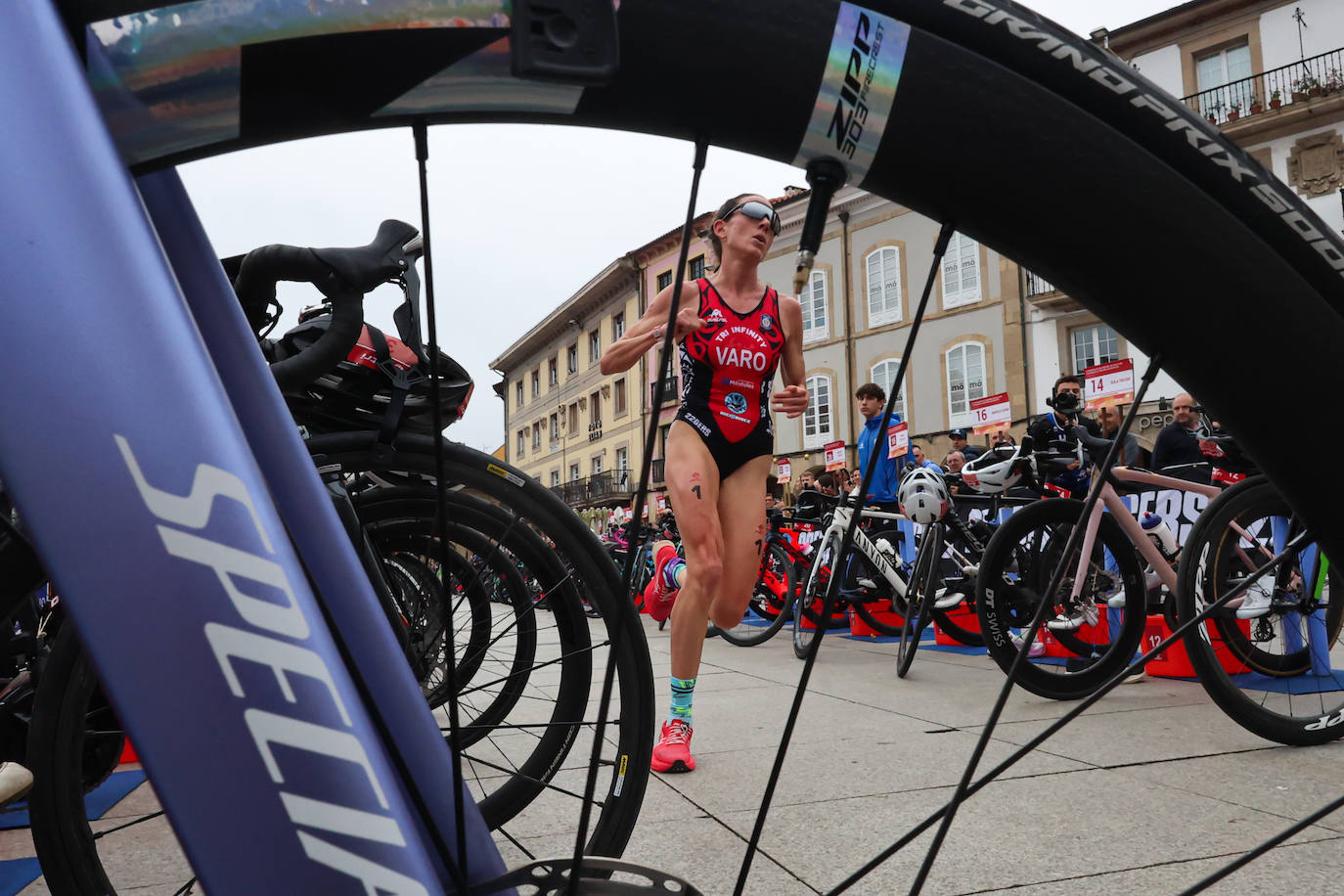 María Varo y Javier Martín vencen en el Nacional de Duatlón en Avilés