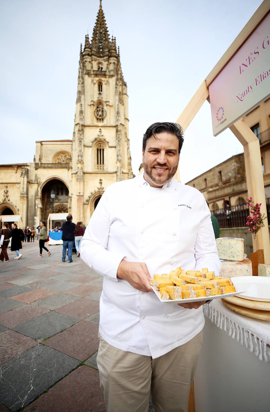 Euro-Toques desborda la plaza de La Catedral con un millar de personas