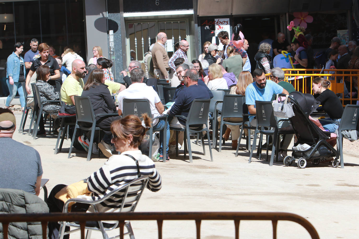El buen tiempo anima la Primera Flor de Grado