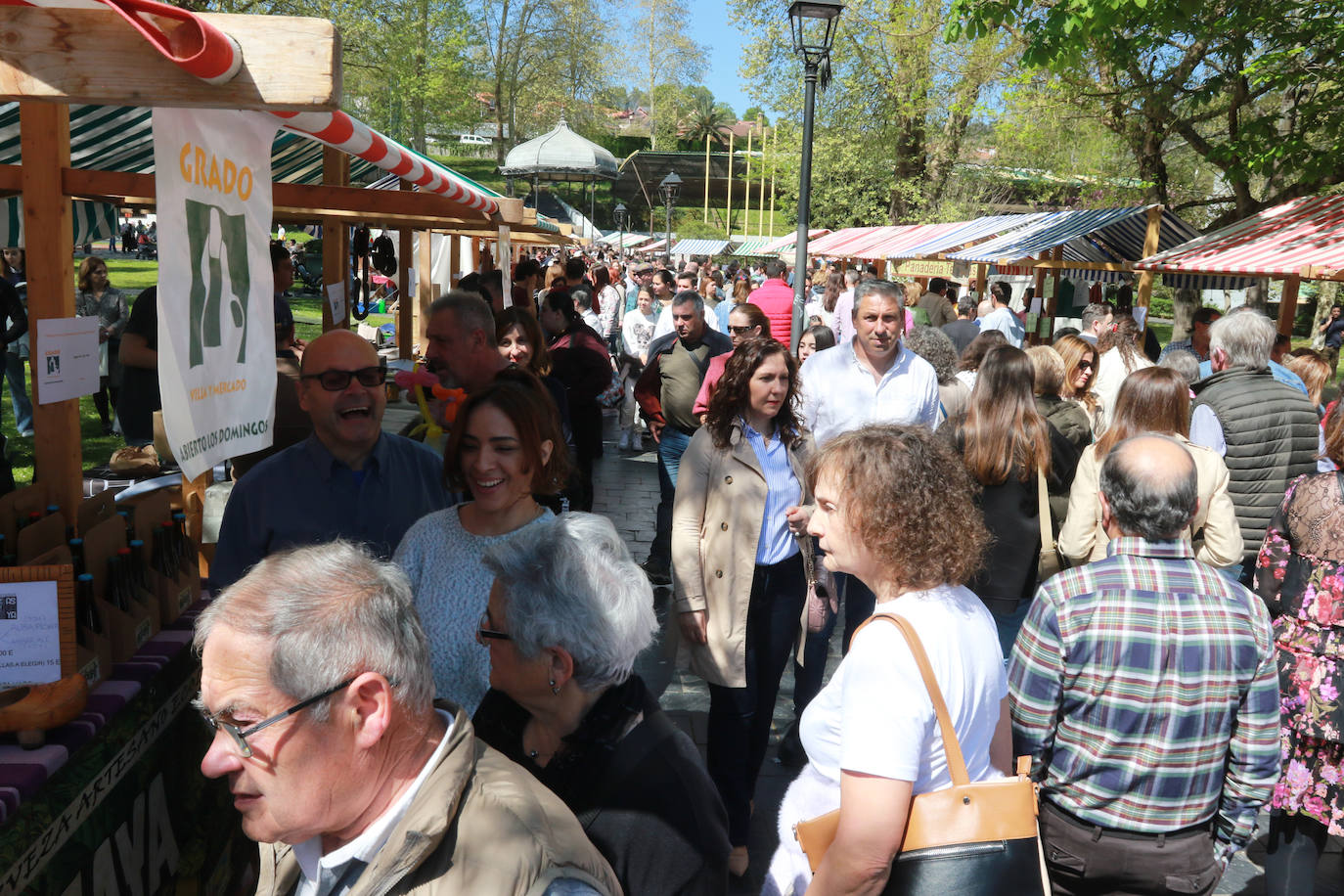 El buen tiempo anima la Primera Flor de Grado