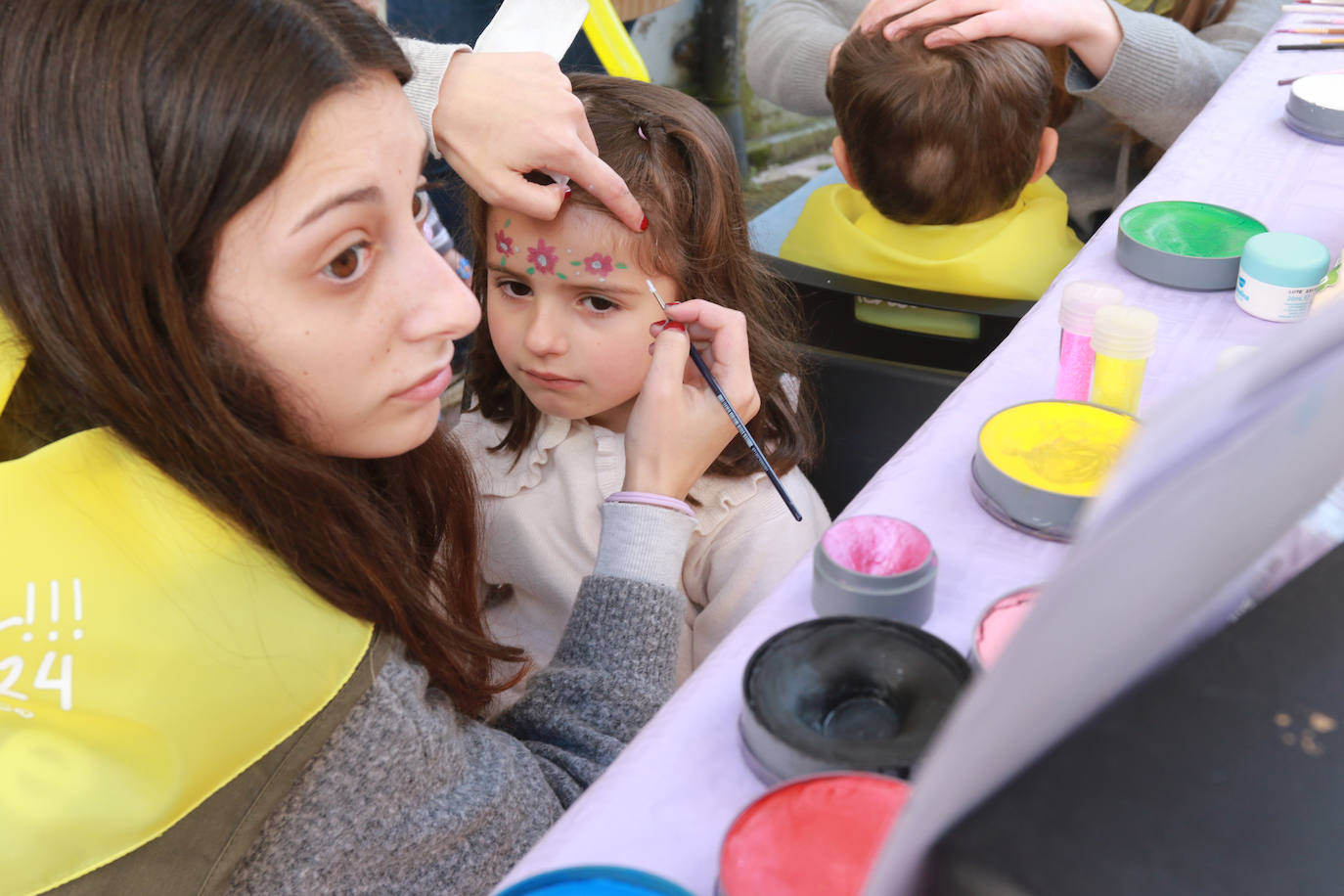 El buen tiempo anima la Primera Flor de Grado