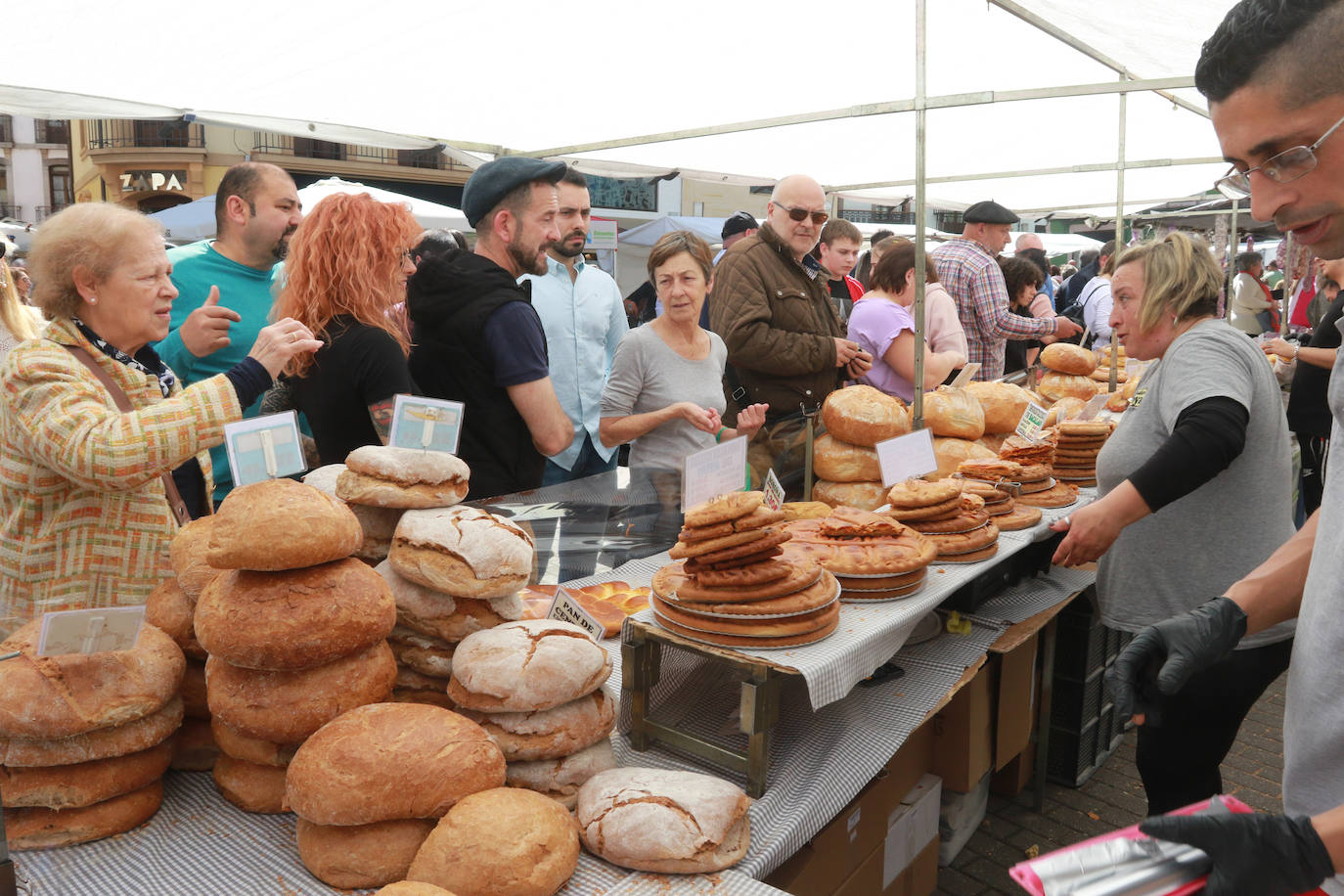 El buen tiempo anima la Primera Flor de Grado