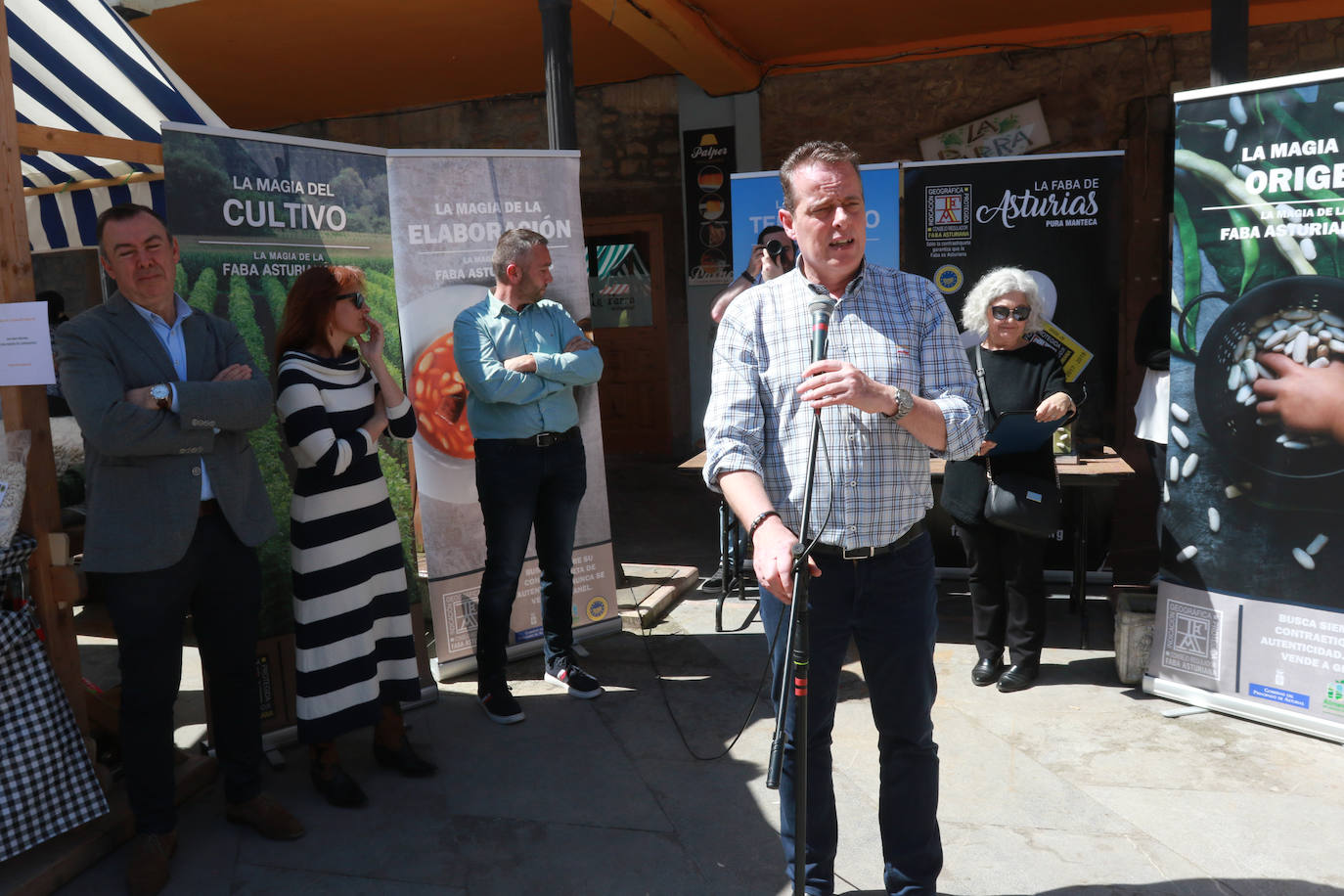 El buen tiempo anima la Primera Flor de Grado