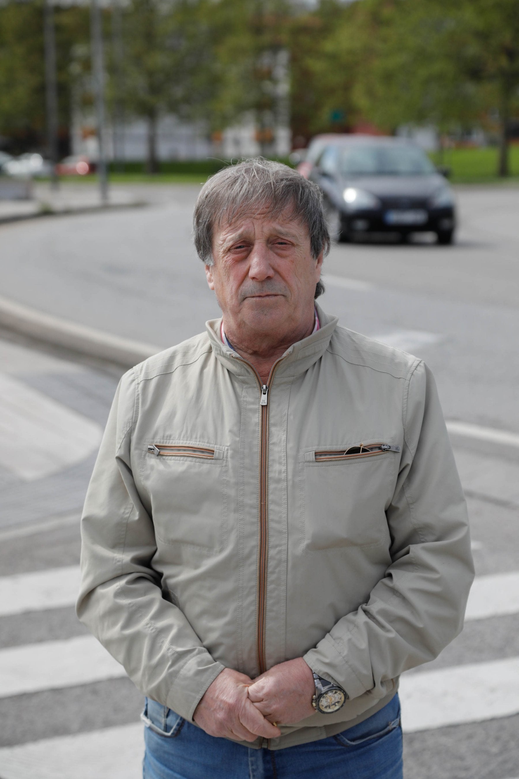 El presidente vecinal de Jove, ayer, en la rotonda del Arbeyal.