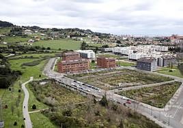 Zona de Veriña en la que comenzaría el falso túnel, que llegaría hasta la entrada del puerto de El Musel, junto a la playa de El Arbeyal.