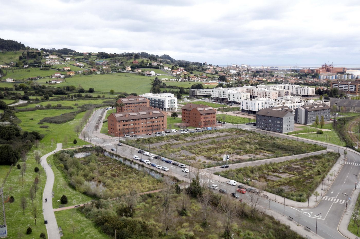 Zona de Veriña en la que comenzaría el falso túnel, que llegaría hasta la entrada del puerto de El Musel, junto a la playa de El Arbeyal.