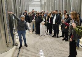 Visita de los cocineros de Euro-Toques al llagar Castañón.