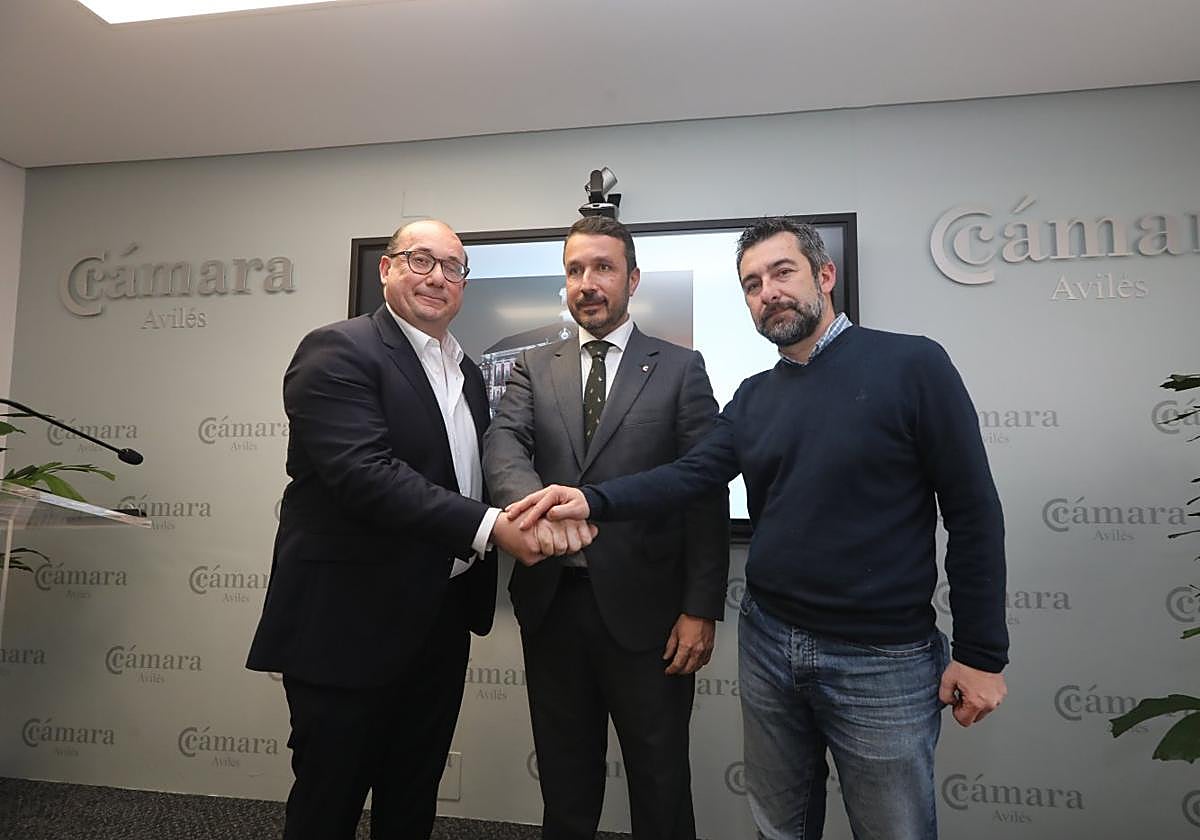 El empresario Fernando Artime, el presidente de la Cámara de Comercio Daniel González y el concejal Manuel Campa.