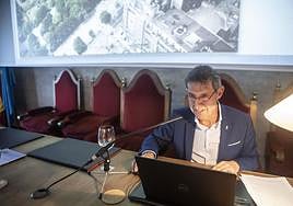 Un momento de la conferencia de Carlos Fernández Llaneza.