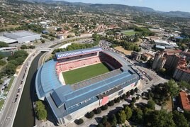 Vista aérea del estadio El Molinón y su entorno.