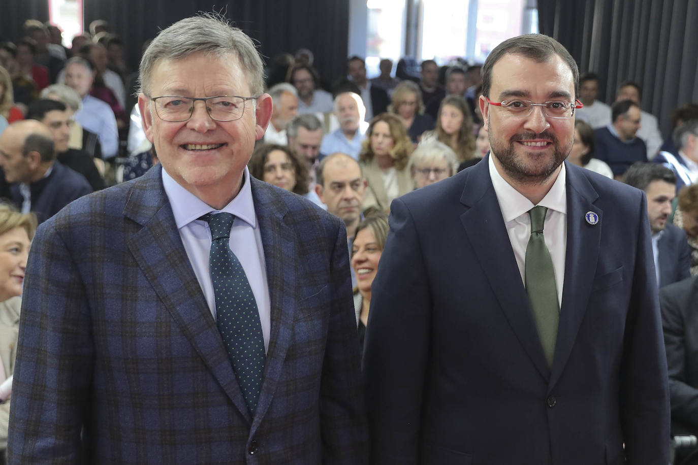 El expresidente valenciano y actual embajador de España de la OCDE, Ximo Puig, y el presidente del Principado, Adrián Barbón.