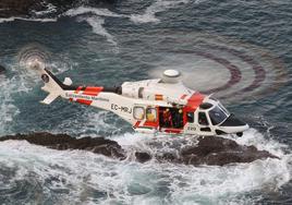 El helicóptero de Salvamento Marítimo.