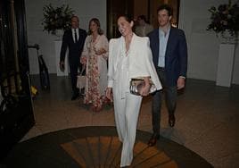 Tamara Falcó e Iñigo Onieva salen del Hotel Ritz tras celebrar su preboda acompañados por Chabeli Iglesias.