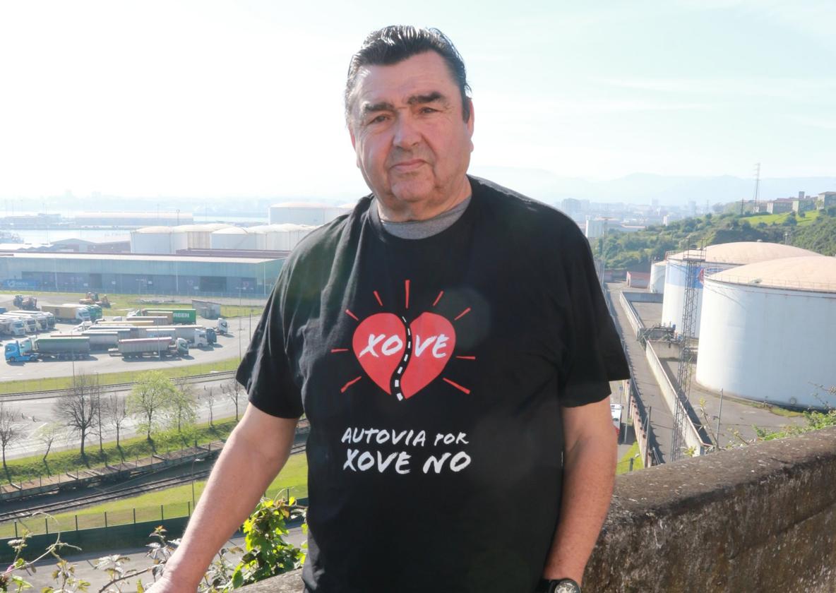 Sotero Rey, con la camiseta reivindicativa de la zona oeste.