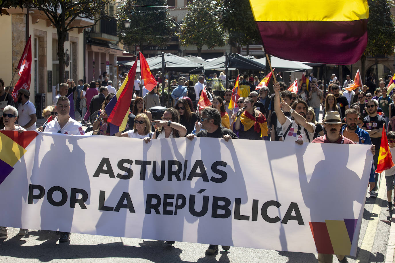 Conmemoración en Oviedo del 93 aniversario de la II República