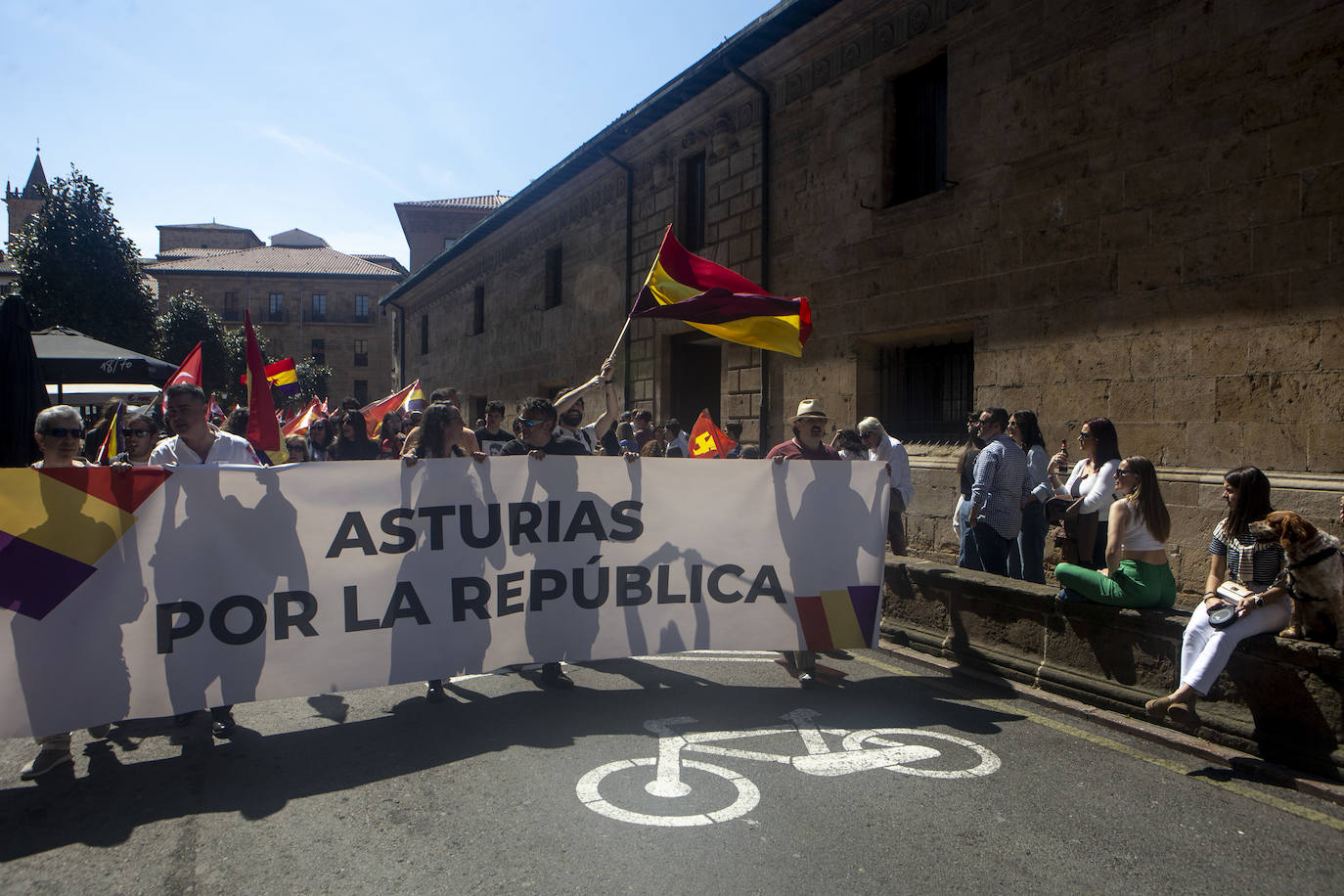 Conmemoración en Oviedo del 93 aniversario de la II República
