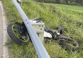 Fallece un motorista al salirse de la calzada en Tineo e impactar contra el quitamiedos