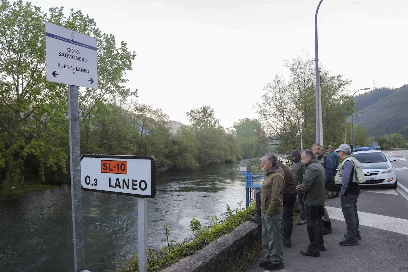 El campanu de Asturias sale en el río Narcea