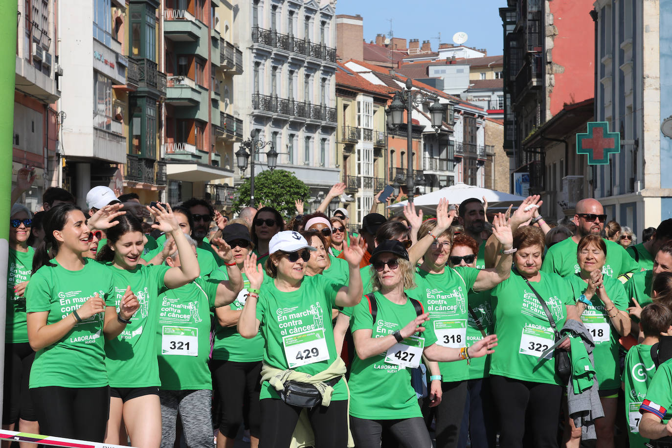 700 avilesinos corren contra el cáncer