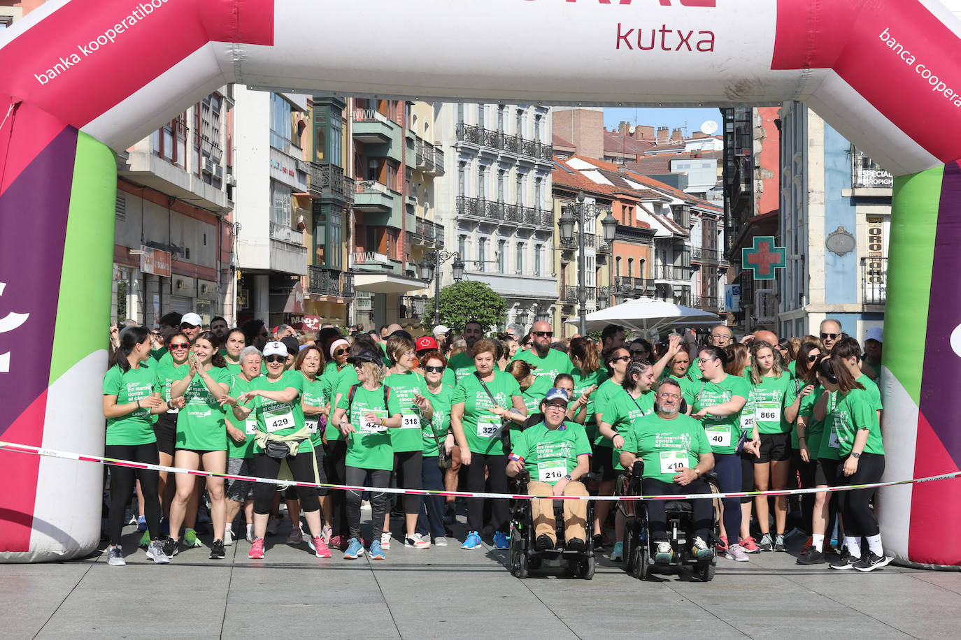 700 avilesinos corren contra el cáncer