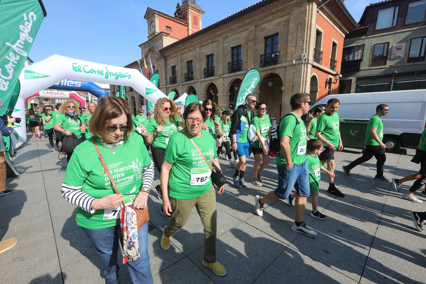 700 avilesinos corren contra el cáncer