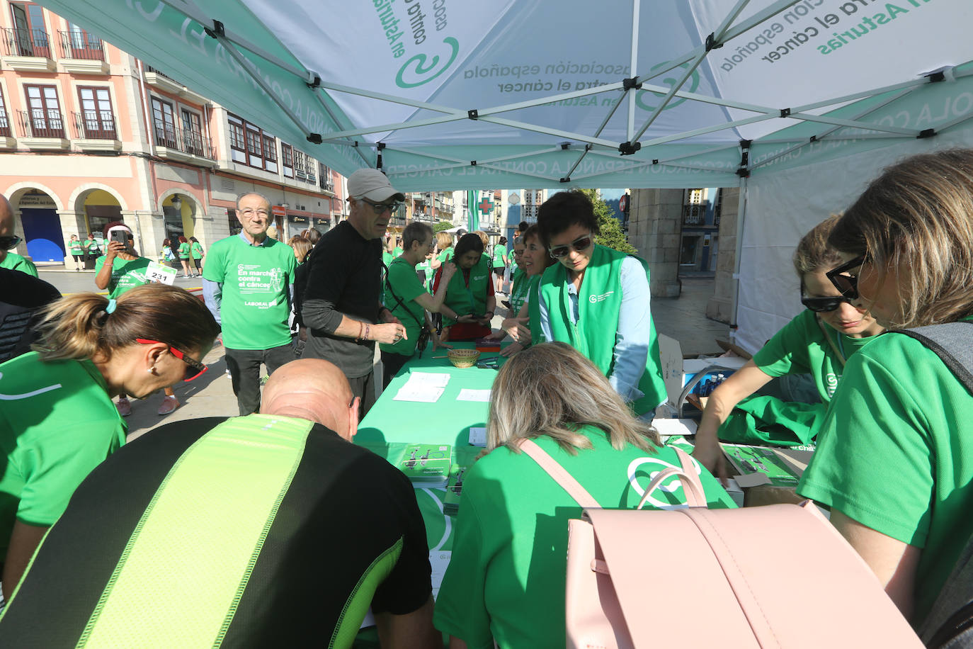 700 avilesinos corren contra el cáncer