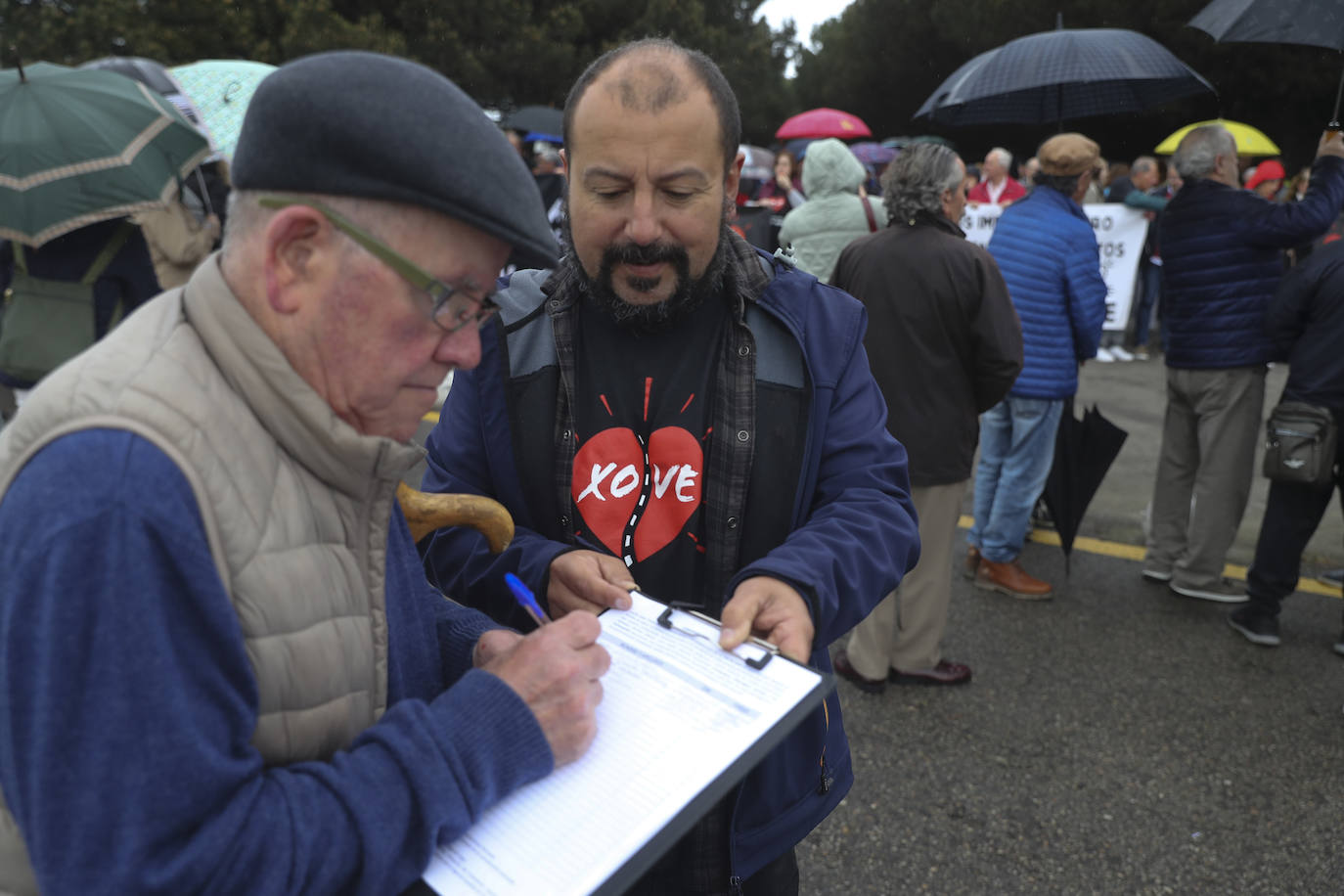 Multitudinaria manifestación en Gijón contra el vial de Jove en superficie