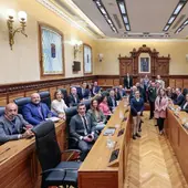 Pleno del Ayuntamiento de Gijón para otorgar las medallas de la villa.
