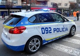 Un coche de la Policía Local de Oviedo.