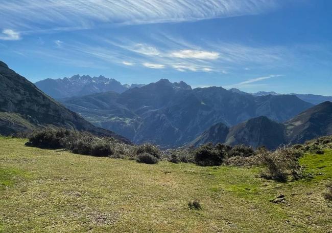 Collada Boquera, un estupendo balcón a Picos de Europa en el trayecto al pico Carriá