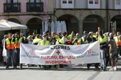Los trabajadores de Saint-Gobain reclamaron ayer la continuidad de la planta de Sekurit en Avilés.