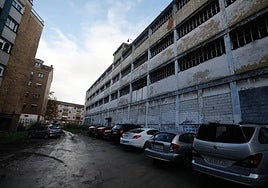 Antigua nave de Flex, en el barrio de La Calzada.